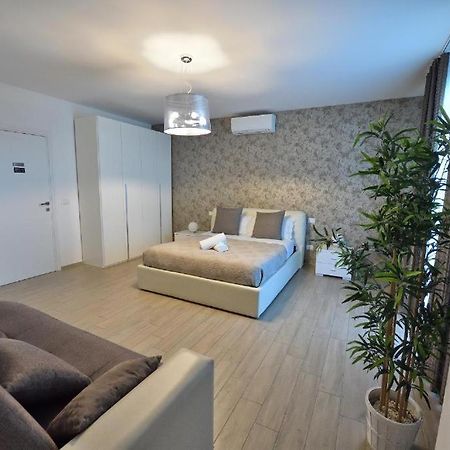 Karol Wojtyla Airport Bari Hotel Eksteriør billede
