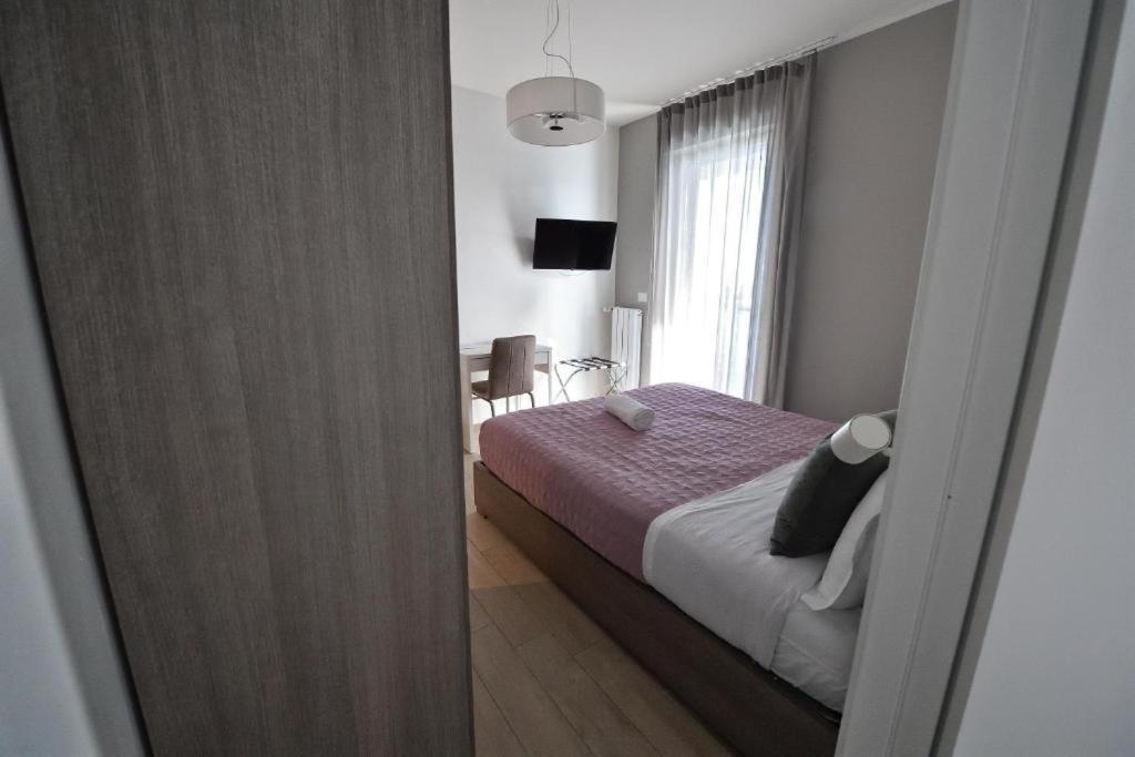 Karol Wojtyla Airport Bari Hotel Eksteriør billede