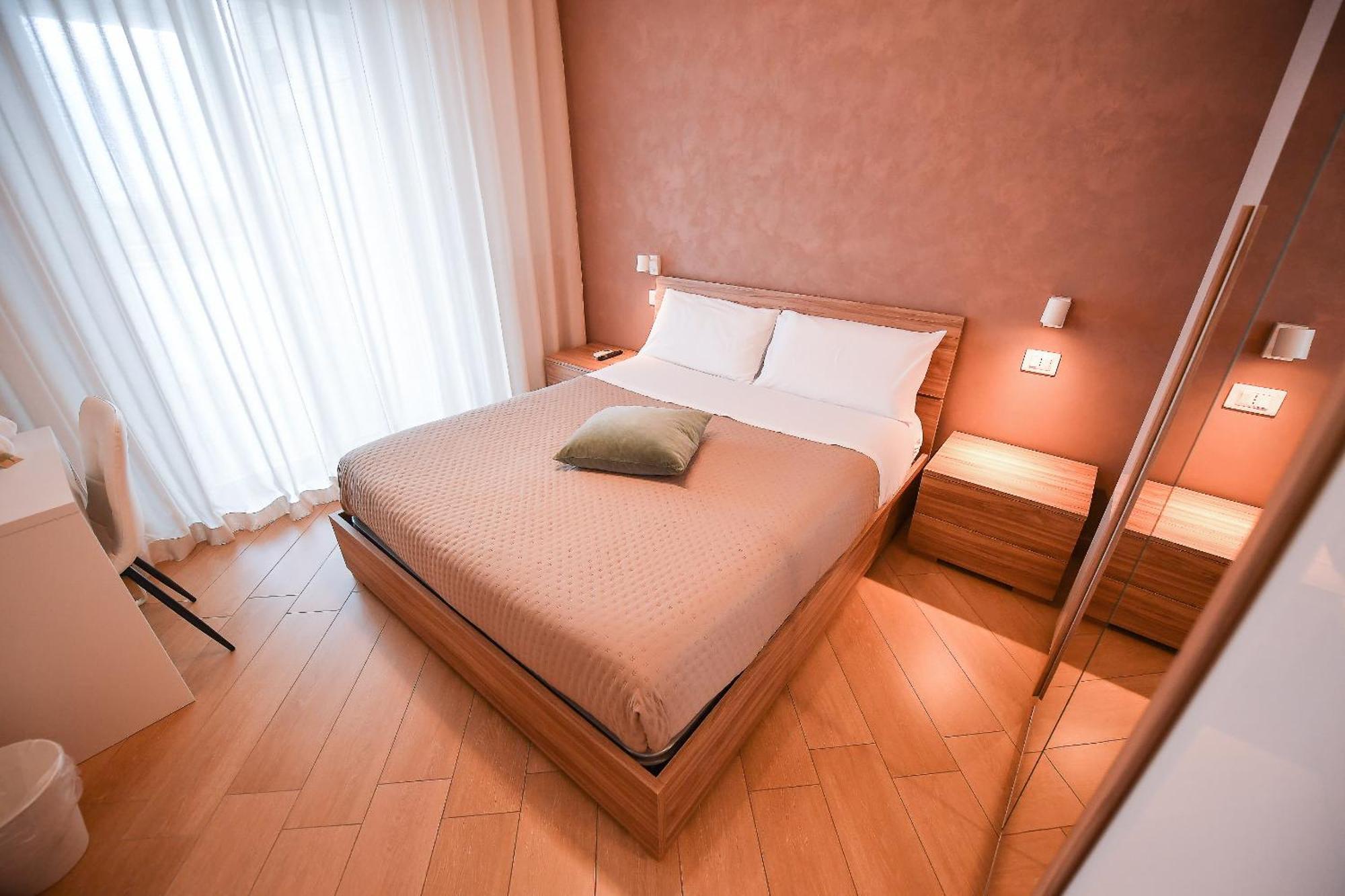 Karol Wojtyla Airport Bari Hotel Eksteriør billede
