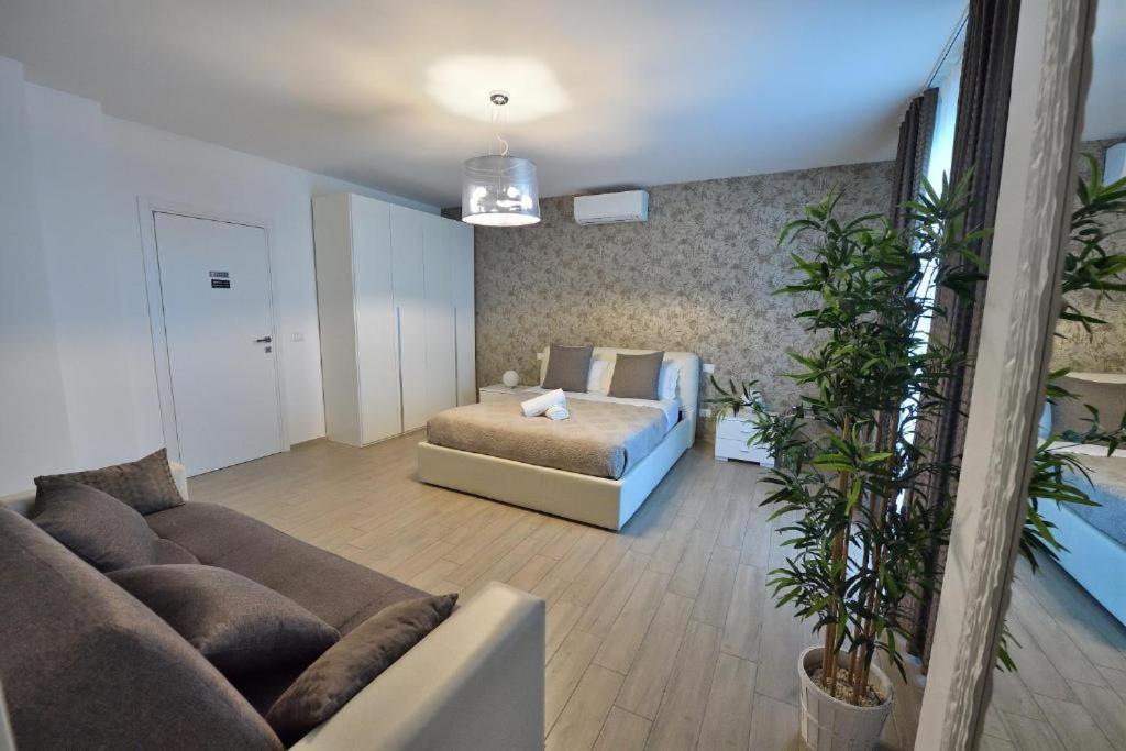 Karol Wojtyla Airport Bari Hotel Eksteriør billede